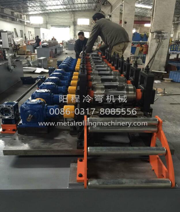 YC二波公路护栏滚压成形机