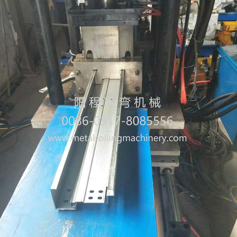 YC钢门框架成型机