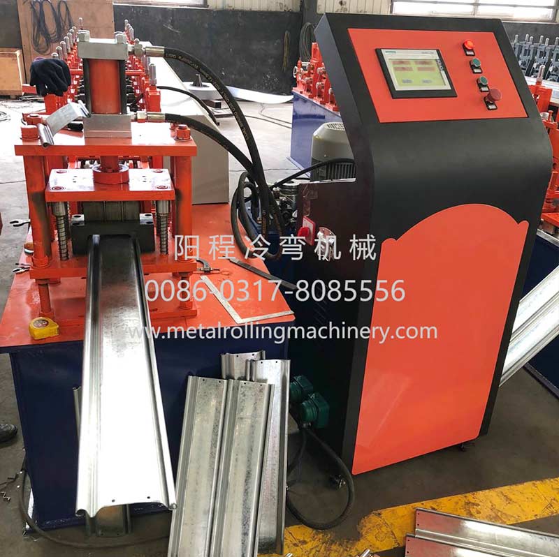 YC 122-16钢滚轮挡板门辊成型机